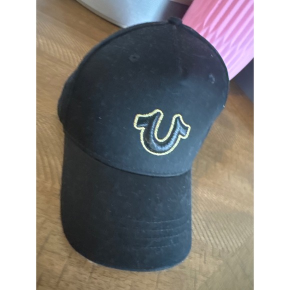 True Religion Other - True Religion Mens Horseshoe Logo Snapback Baseball Hat Black Gold One Size